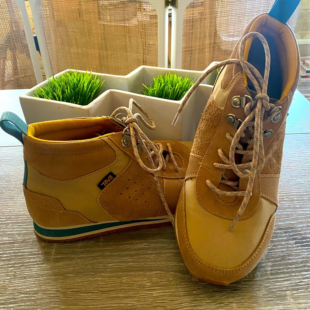 Teva Hikers